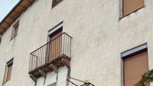 Balcón y ventanas de la Casa Garcés