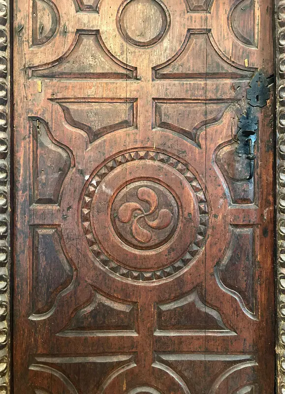 Detalle puerta en casa Garcés